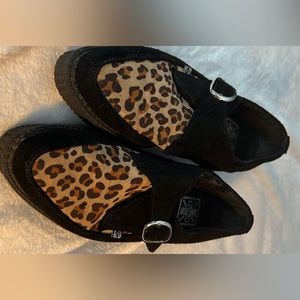 Black and Leopard low creepers